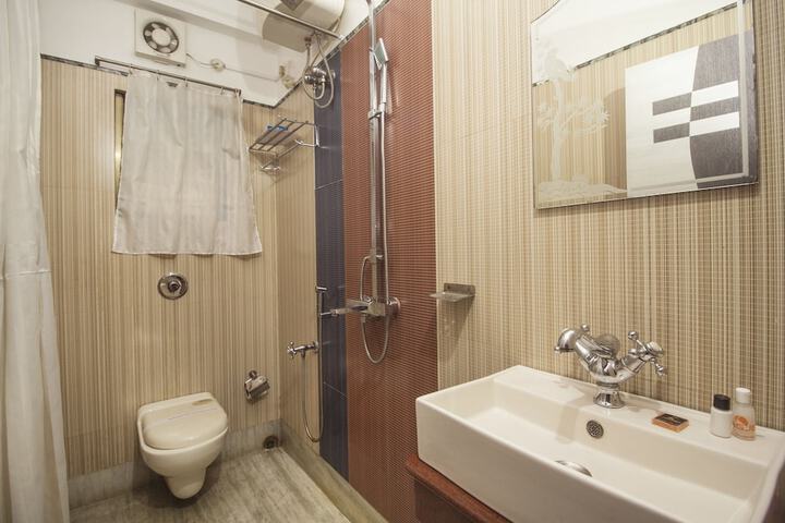 Room 13 of 21