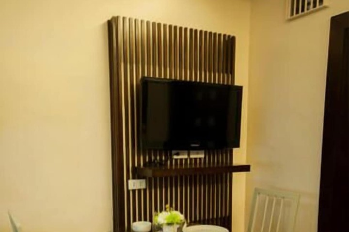 Room 12 of 35