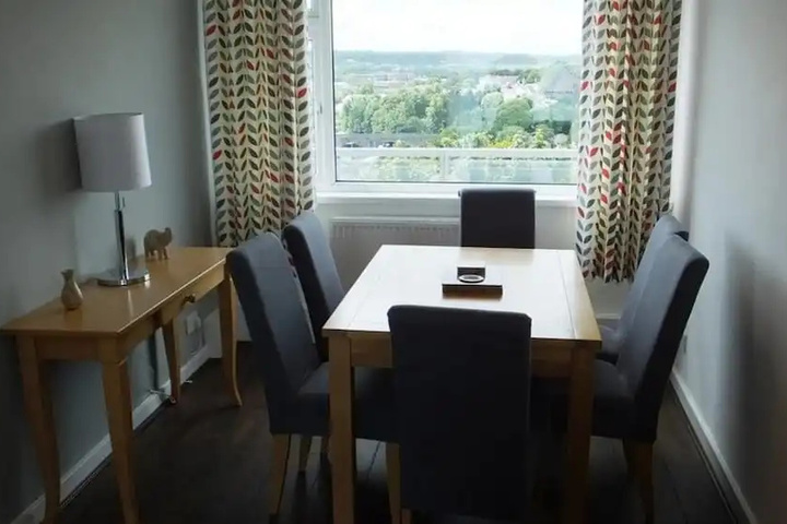 Room 4 of 15