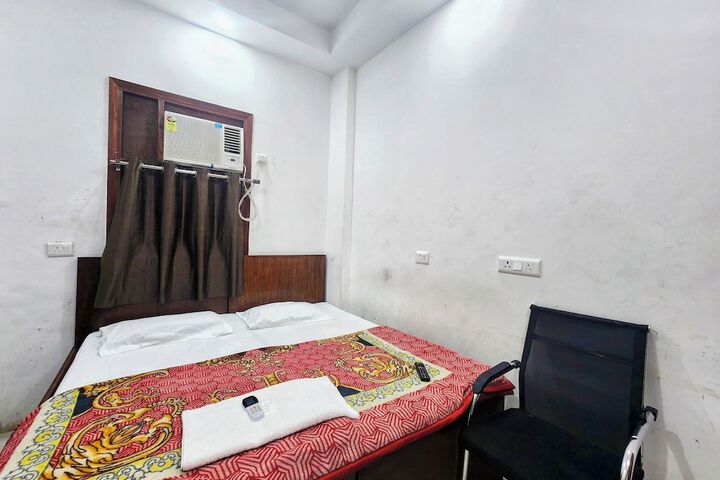 Room 6 of 28