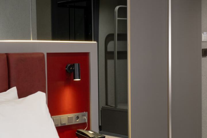 Room 13 of 49