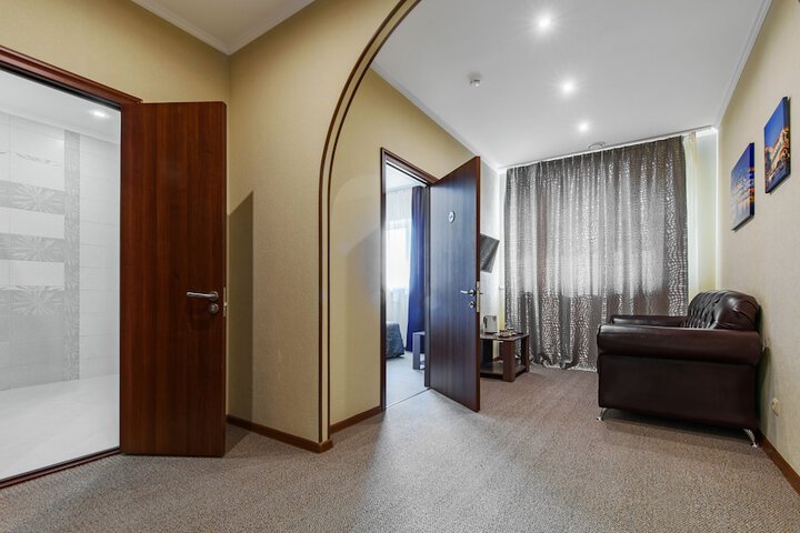 Room 6 of 20