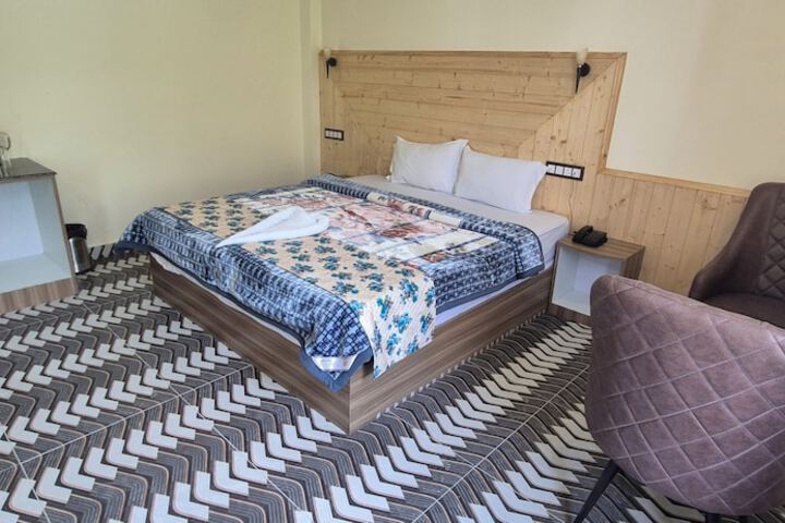 Room 11 of 19