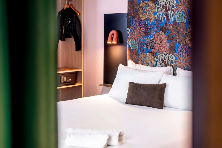 Room 4 of 60