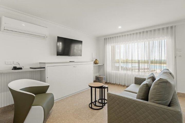 Room 43 of 66