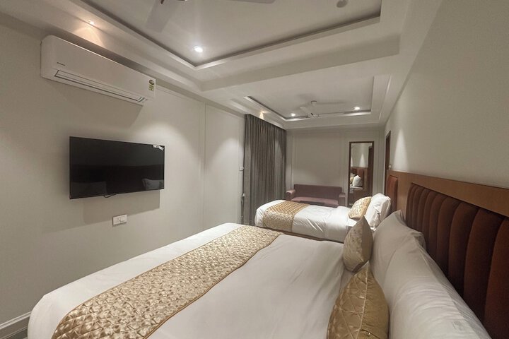 Room 14 of 32