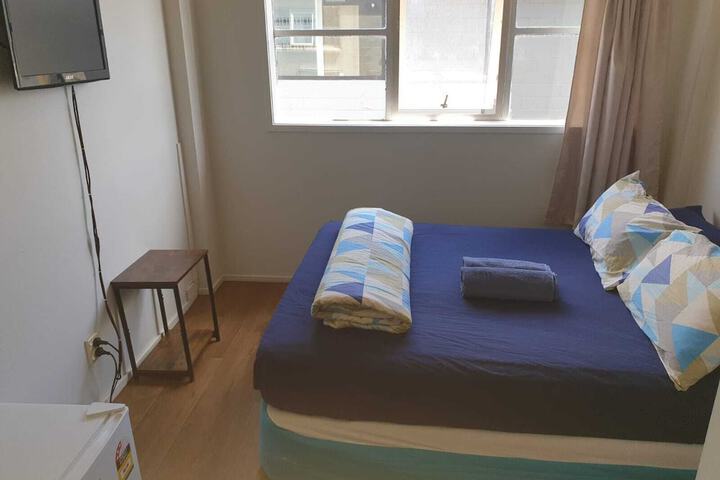 Room 21 of 38