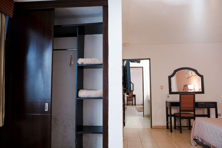 Room 12 of 73