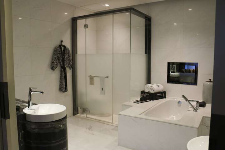 Room 7 of 65