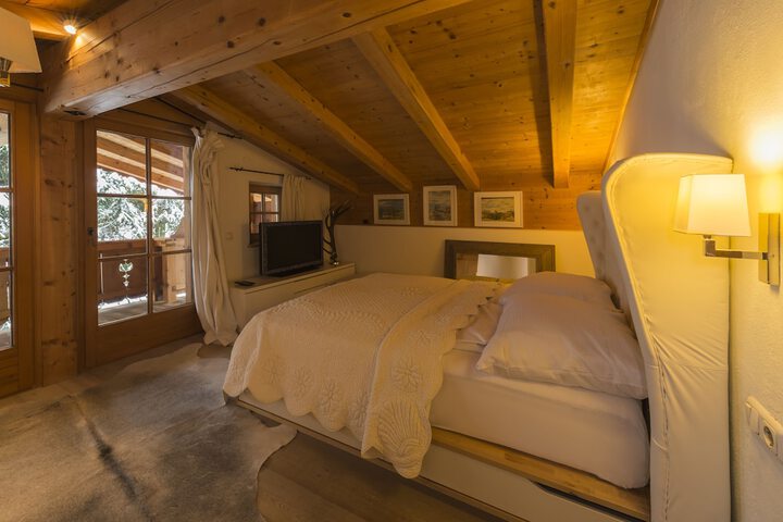 Room 4 of 33