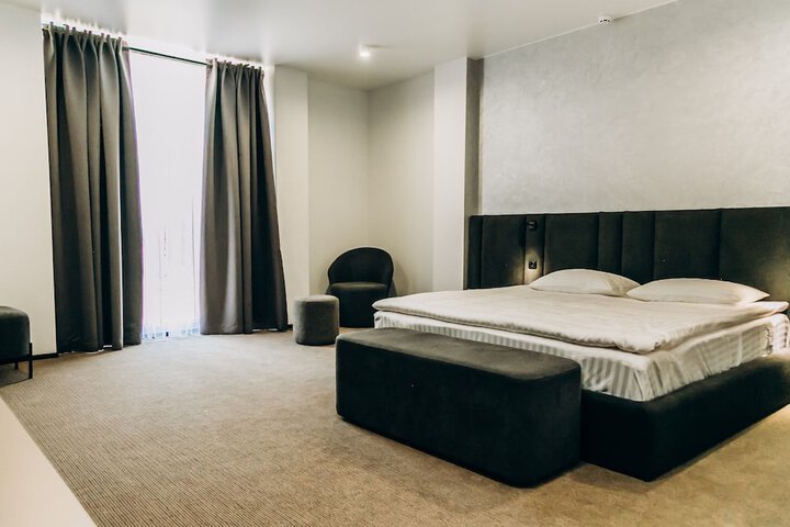 Room 17 of 32