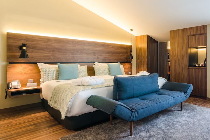 Room 4 of 66