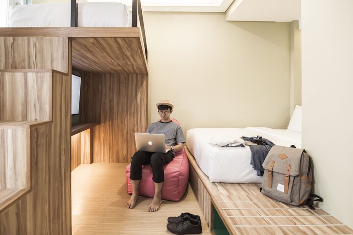 Room 25 of 65