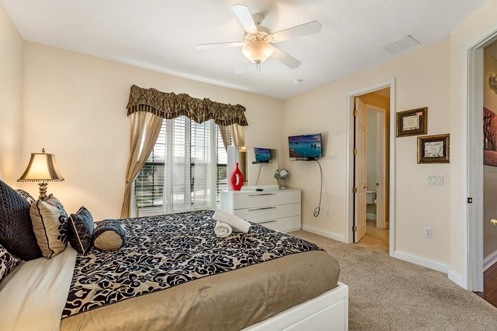 Room 12 of 38