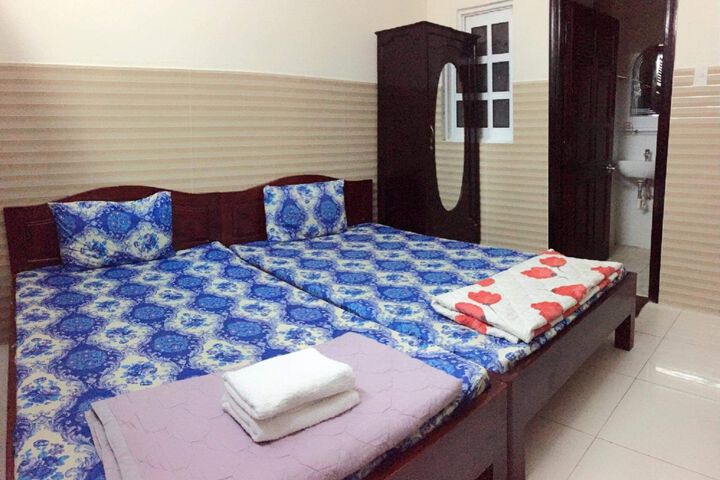 Room 10 of 11