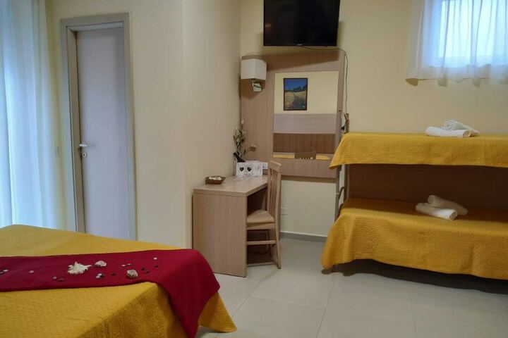 Room 8 of 26