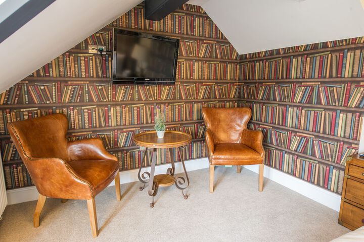 Room 13 of 102