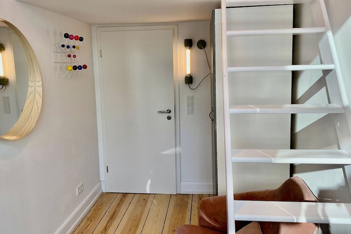 Room 5 of 28