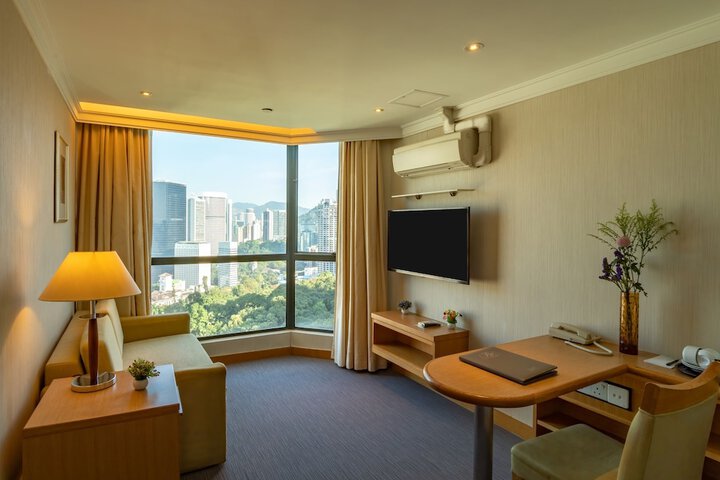 Room 27 of 62