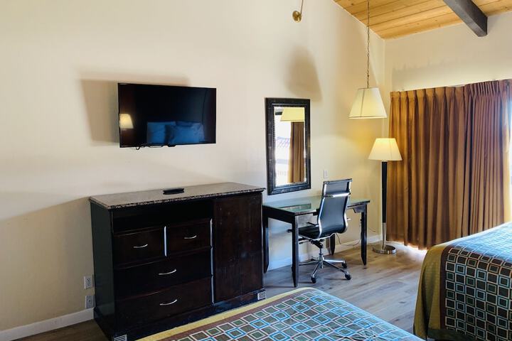 1 Queen Bed (10 of 23)