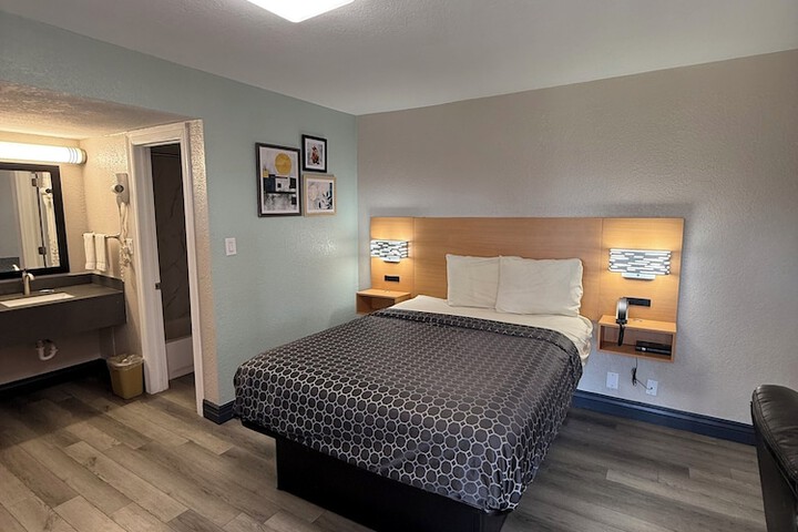Room 13 of 46