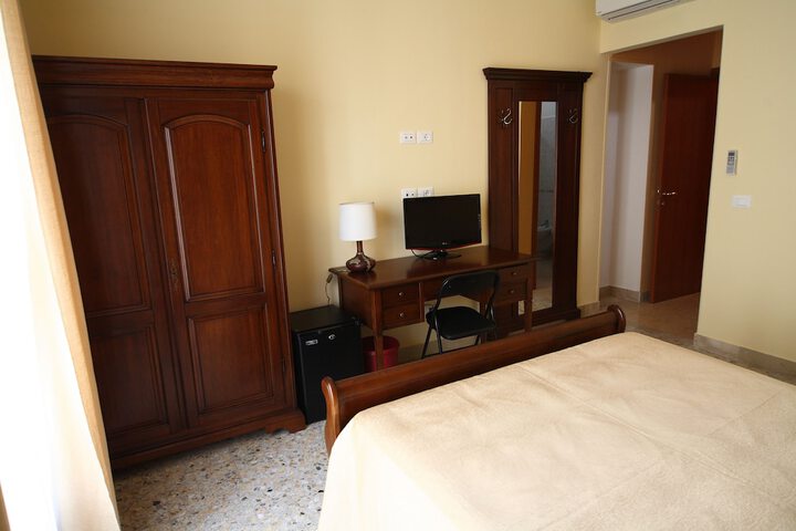 Room 8 of 35