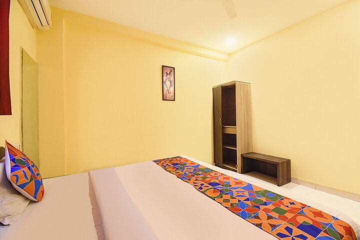 Room 11 of 25