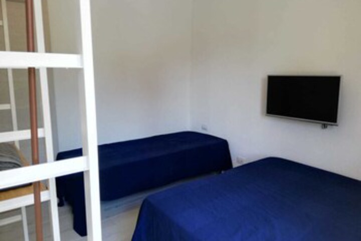Room 32 of 35
