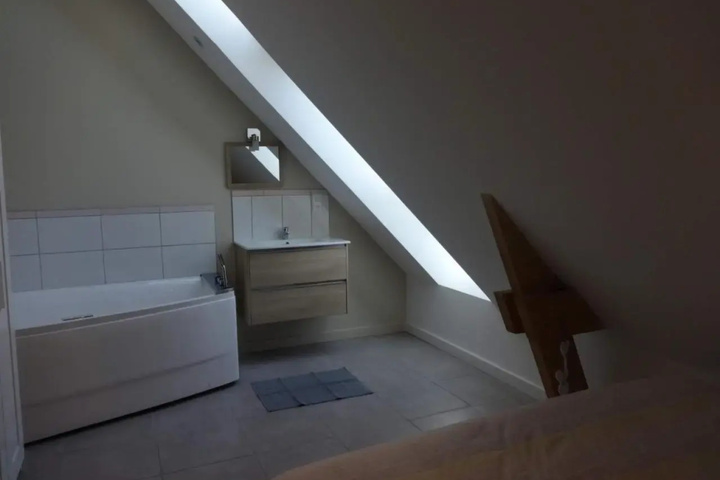 Room 9 of 16