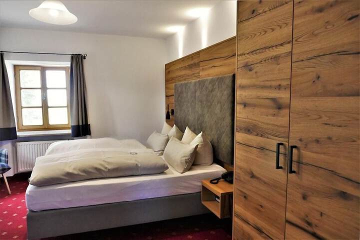 Room 7 of 32