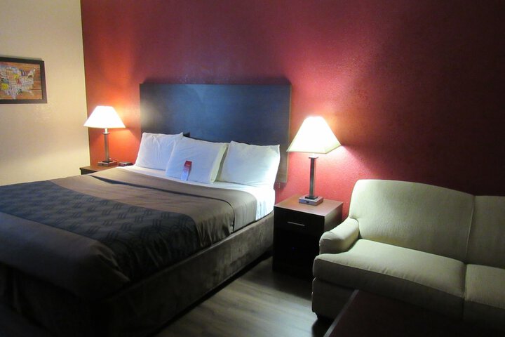 1 King Bed (13 of 18)