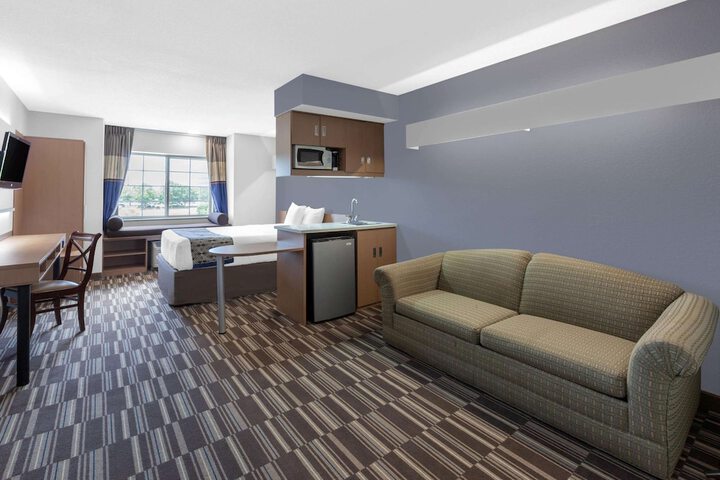 1 Queen Bed (4 of 27)