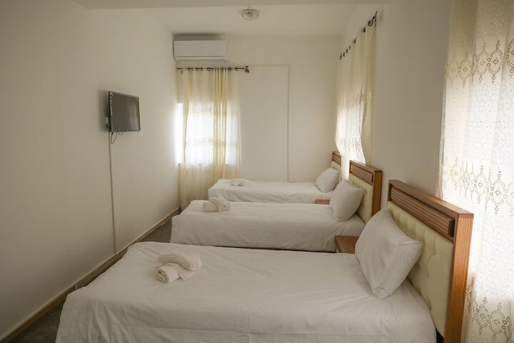 Room 9 of 10