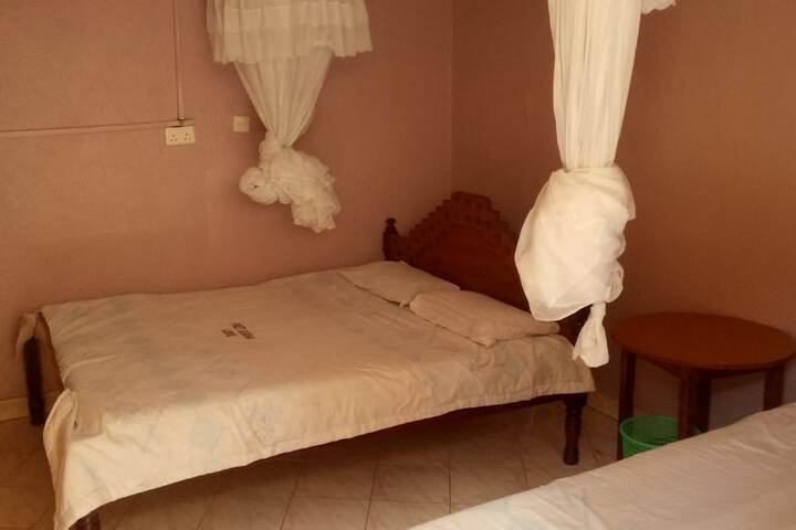 Room 6 of 11