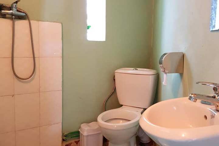 Room 16 of 27