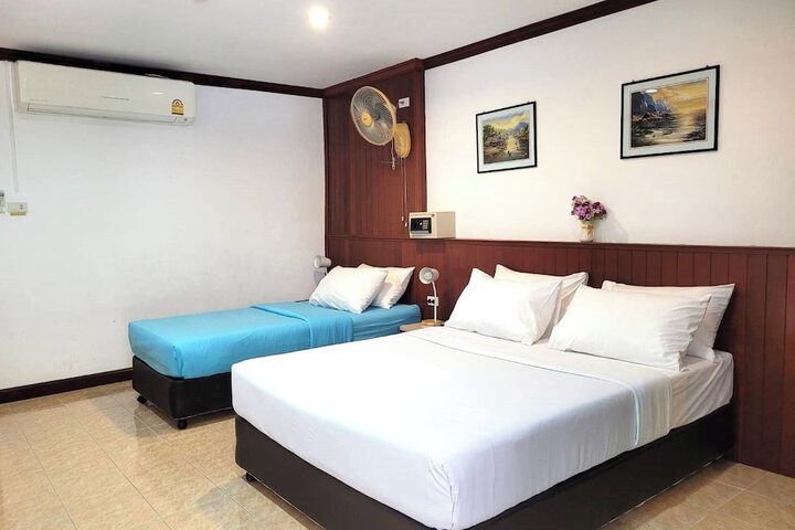 Room 56 of 208
