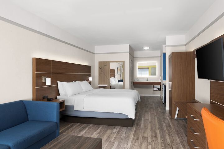 Room 28 of 68