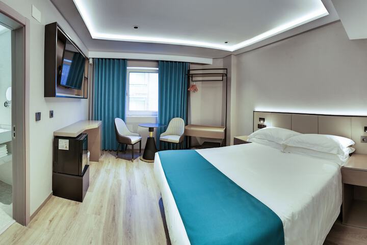 Room 8 of 27