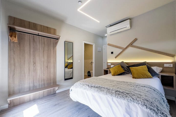 Room 6 of 84