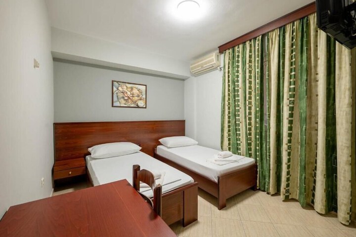 Room 28 of 59