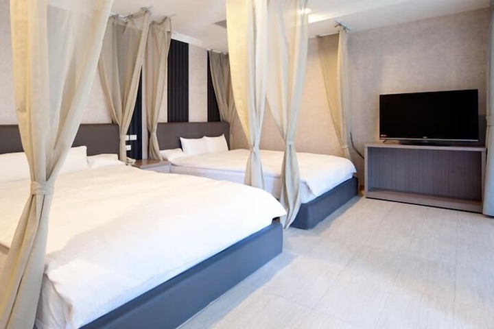 Room 15 of 67
