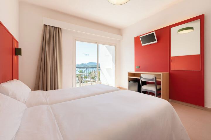 Room 21 of 62