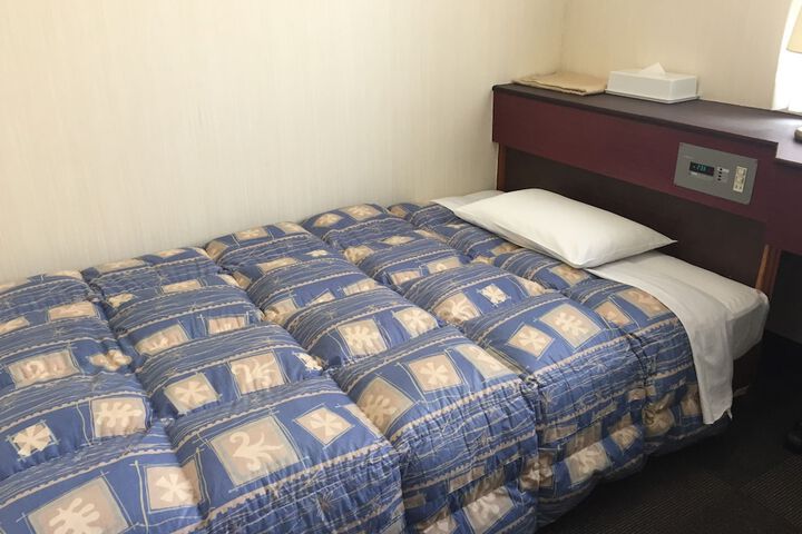 Room 8 of 11