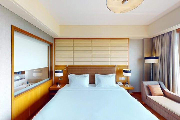 Room 18 of 116