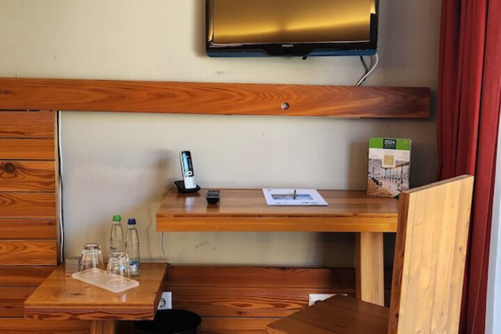 Room 6 of 34