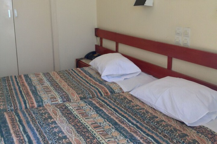 Room 4 of 18