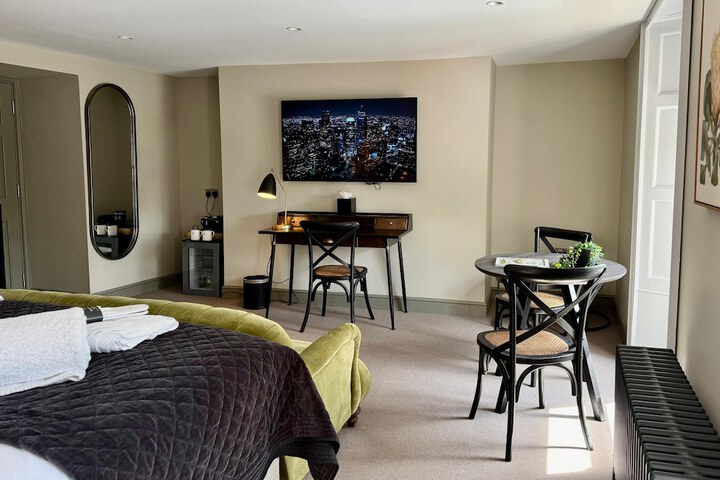 Room 30 of 106