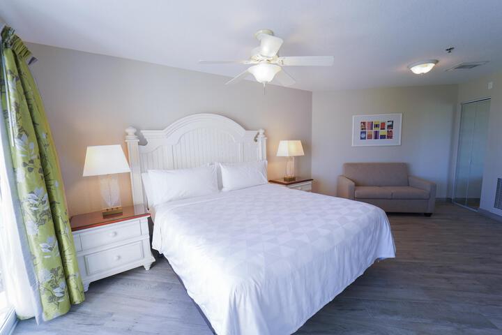 Room 33 of 191