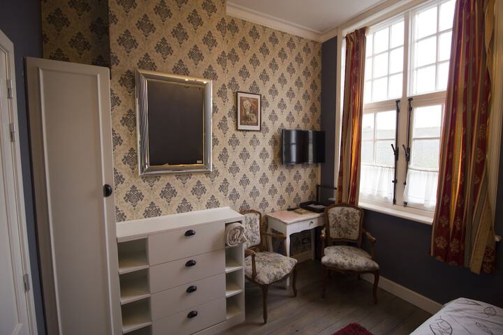 Room 4 of 21