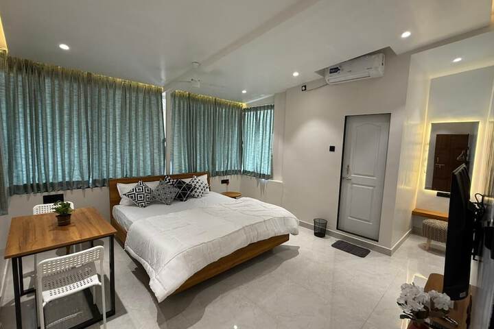 Room 7 of 11